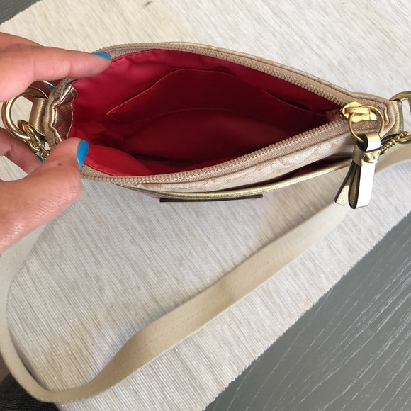 COACH Cross Body Purse in excellent condition! - Picture 4 of 4